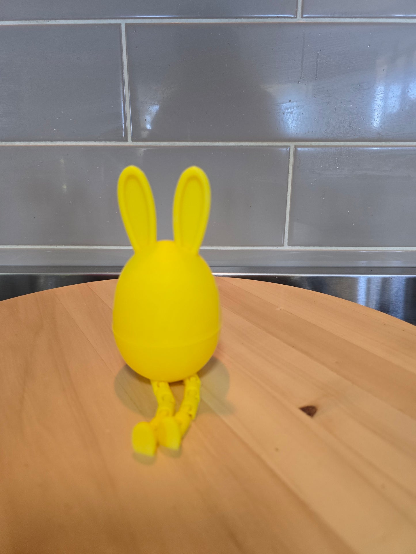 🐰 3D Printed Articulated Easter Egg – Kinder Surprise Holder