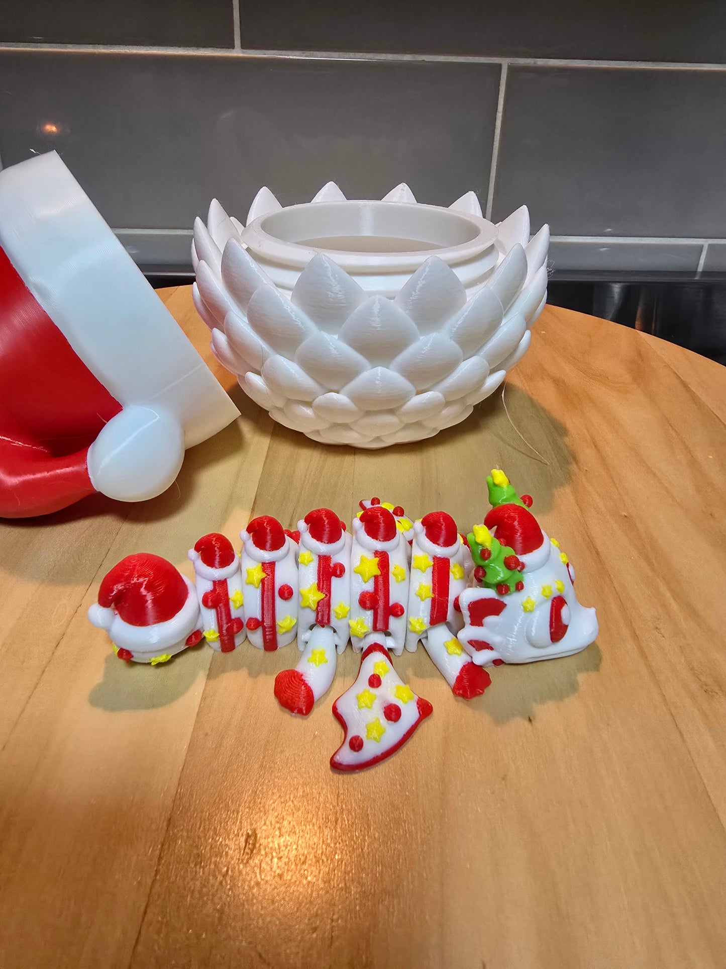 🎄 3D Printed Santa Hat Dragon Egg – Santa Hat Dragon Inside 🎁🐉