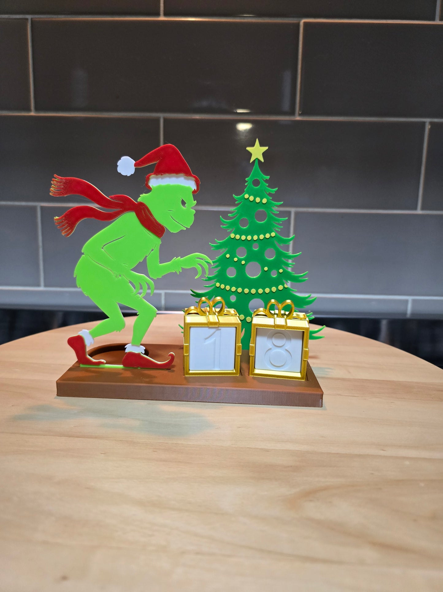Grinch Countdown Calendar with Tealight Holder – 3D Printed Holiday Decor